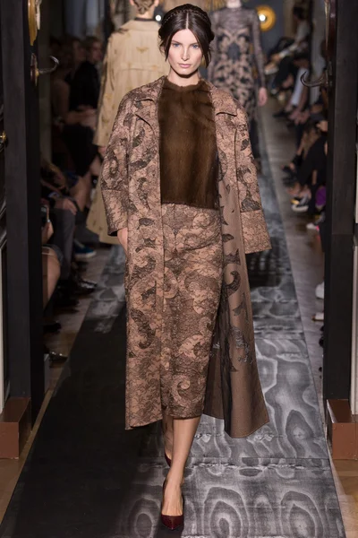 Look 25